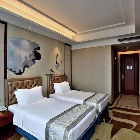 Yiwu Zhong Lian Kai Xin Hotel Exterior photo